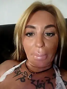 MiaMooly online show from 10/09/25, 08:04