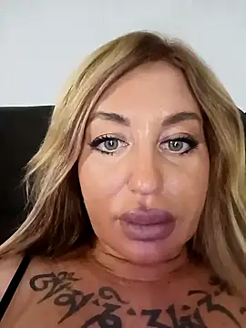 MiaMooly online show from 12/19/25, 04:20