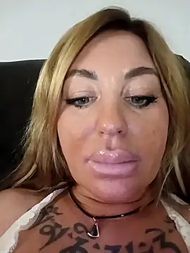 MiaMooly online show from 12/13/25, 08:04