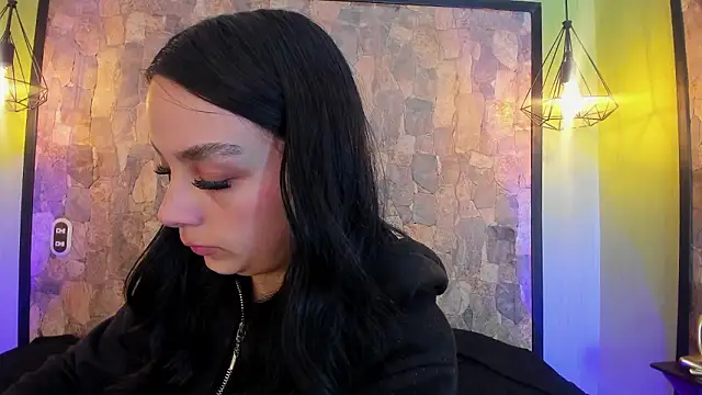 Elizabeth Ferrer online show from 03/12/26, 12:20