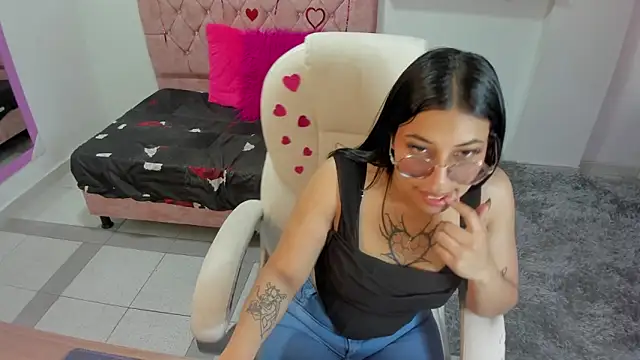 Snapshot of AryahMoon chatting on 02/17/26, 09:56 AryahMoon online show from 02/17/26, 09:56