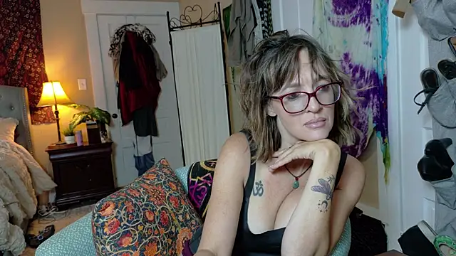 Snapshot of BrookiesLife chatting on 06/16/26, 04:51 BrookiesLife online show from 06/16/26, 04:51