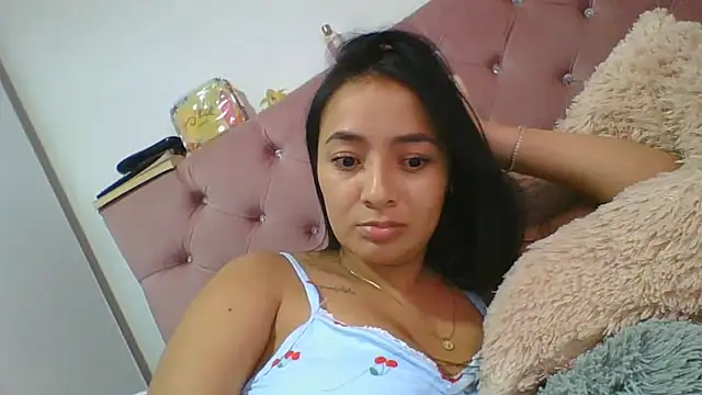 Snapshot of JulietaRiios chatting on 06/16/26, 10:10 JulietaRiios online show from 06/16/26, 10:10