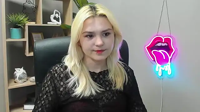 Snapshot of SweetLilyxo chatting on 04/23/26, 06:20 SweetLilyxo online show from 04/23/26, 06:20