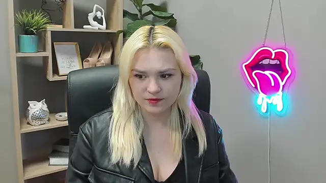 Snapshot of SweetLilyxo chatting on 04/07/26, 06:26 SweetLilyxo online show from 04/07/26, 06:26