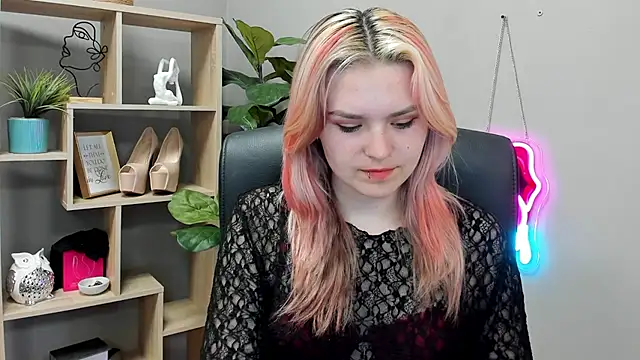 Snapshot of SweetLilyxo chatting on 07/04/26, 07:37 SweetLilyxo online show from 07/04/26, 07:37