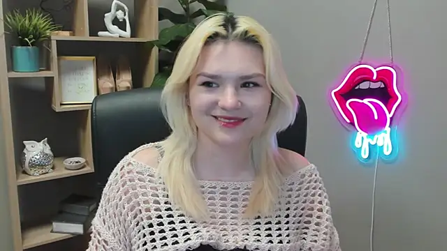 Snapshot of SweetLilyxo chatting on 03/18/26, 07:22 SweetLilyxo online show from 03/18/26, 07:22