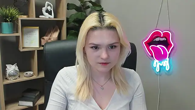 Snapshot of SweetLilyxo chatting on 03/09/26, 07:34 SweetLilyxo online show from 03/09/26, 07:34