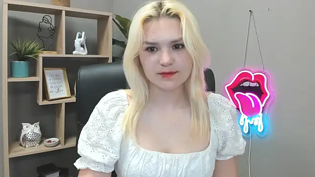 Snapshot of SweetLilyxo chatting on 05/27/26, 06:32 SweetLilyxo online show from 05/27/26, 06:32