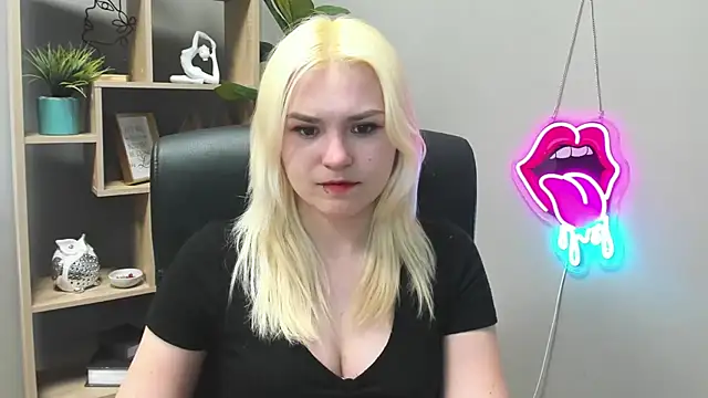 Snapshot of SweetLilyxo chatting on 04/27/26, 01:20 SweetLilyxo online show from 04/27/26, 01:20
