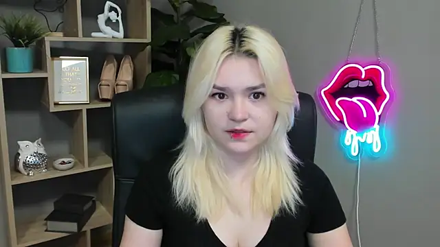 Snapshot of SweetLilyxo chatting on 03/15/26, 07:26 SweetLilyxo online show from 03/15/26, 07:26