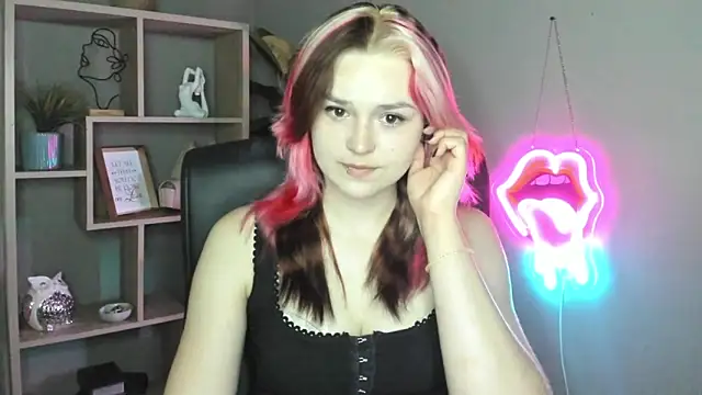 Snapshot of SweetLilyxo chatting on 06/07/26, 01:38 SweetLilyxo online show from 06/07/26, 01:38