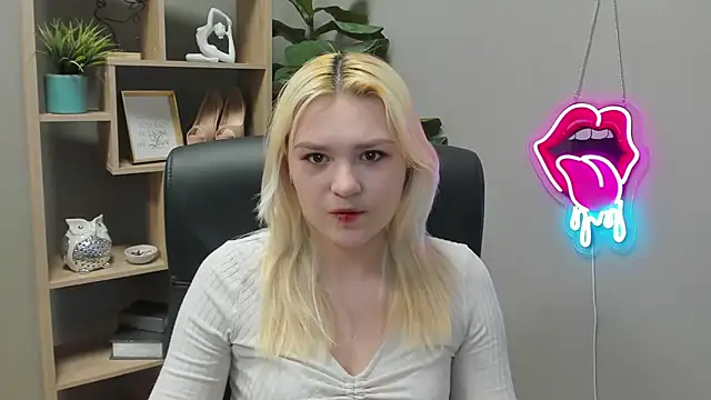 Snapshot of SweetLilyxo chatting on 04/08/26, 01:23 SweetLilyxo online show from 04/08/26, 01:23