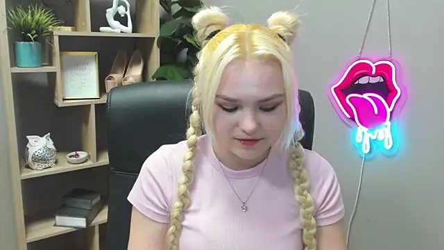 Snapshot of SweetLilyxo chatting on 03/20/26, 07:42 SweetLilyxo online show from 03/20/26, 07:42