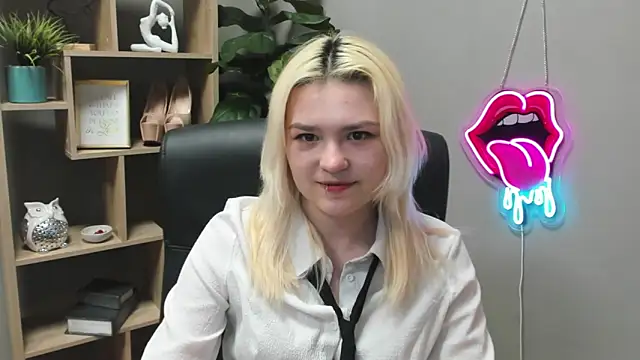 Snapshot of SweetLilyxo chatting on 03/12/26, 07:34 SweetLilyxo online show from 03/12/26, 07:34