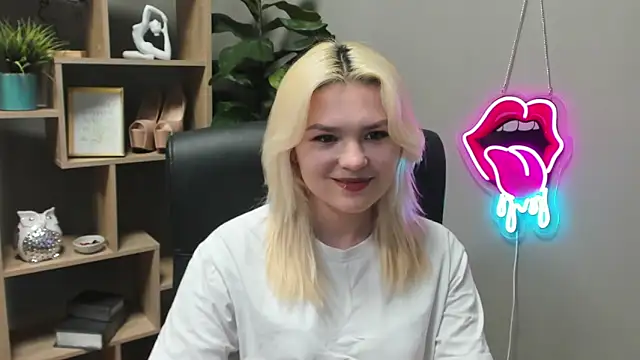 Snapshot of SweetLilyxo chatting on 03/05/26, 02:24 SweetLilyxo online show from 03/05/26, 02:24