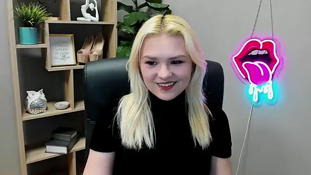 Snapshot of SweetLilyxo chatting on 04/02/26, 01:29 SweetLilyxo online show from 04/02/26, 01:29