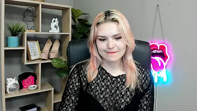 Snapshot of SweetLilyxo chatting on 07/12/26, 06:47 SweetLilyxo online show from 07/12/26, 06:47