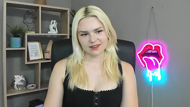 Snapshot of SweetLilyxo chatting on 05/24/26, 01:33 SweetLilyxo online show from 05/24/26, 01:33