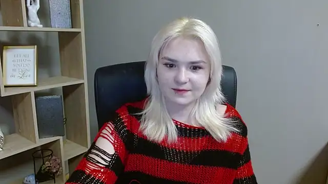 Snapshot of SweetLilyxo chatting on 02/10/26, 02:27 SweetLilyxo online show from 02/10/26, 02:27