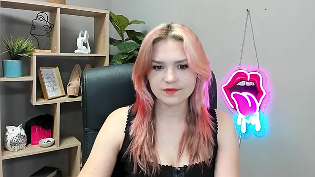 Snapshot of SweetLilyxo chatting on 06/26/26, 06:41 SweetLilyxo online show from 06/26/26, 06:41