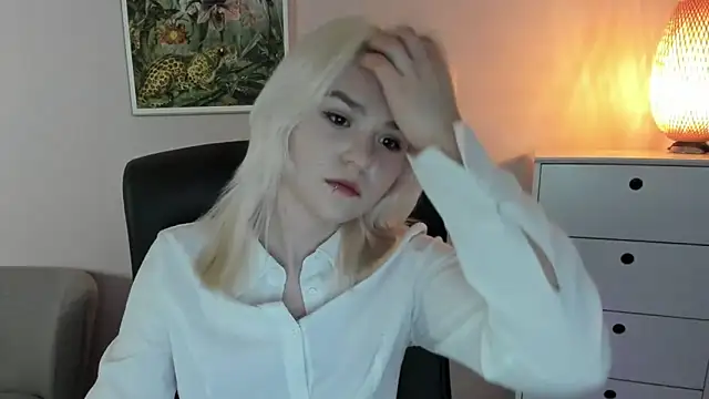 Snapshot of SweetLilyxo chatting on 02/09/26, 02:48 SweetLilyxo online show from 02/09/26, 02:48