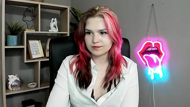 Snapshot of SweetLilyxo chatting on 06/14/26, 01:56 SweetLilyxo online show from 06/14/26, 01:56
