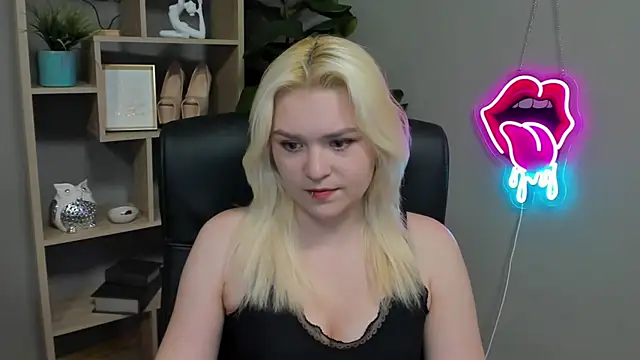 Snapshot of SweetLilyxo chatting on 03/30/26, 06:26 SweetLilyxo online show from 03/30/26, 06:26