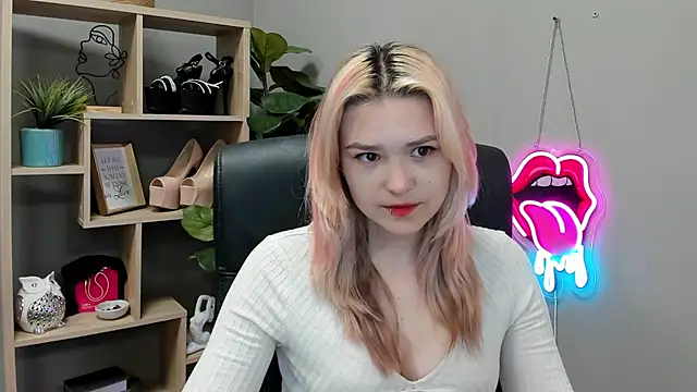 Snapshot of SweetLilyxo chatting on 07/14/26, 06:40 SweetLilyxo online show from 07/14/26, 06:40
