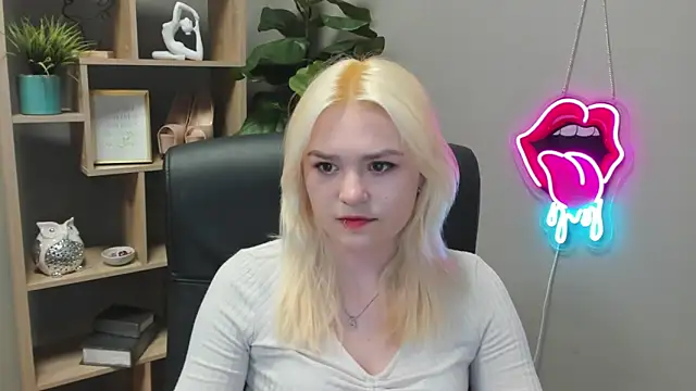 Snapshot of SweetLilyxo chatting on 03/19/26, 07:30 SweetLilyxo online show from 03/19/26, 07:30