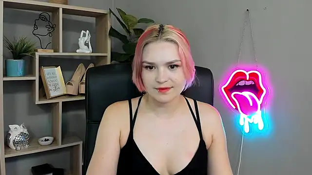 Snapshot of SweetLilyxo chatting on 06/24/26, 01:32 SweetLilyxo online show from 06/24/26, 01:32