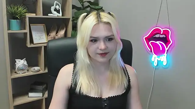 Snapshot of SweetLilyxo chatting on 04/09/26, 01:28 SweetLilyxo online show from 04/09/26, 01:28