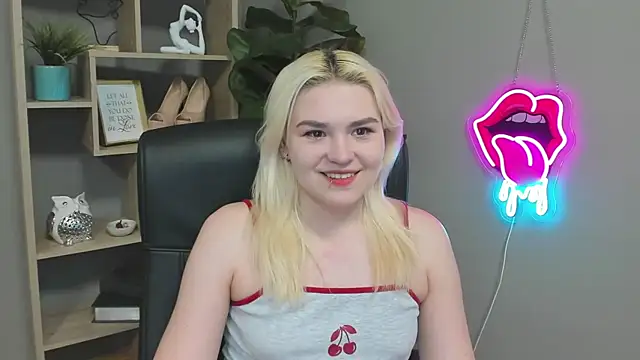 Snapshot of SweetLilyxo chatting on 04/11/26, 06:32 SweetLilyxo online show from 04/11/26, 06:32