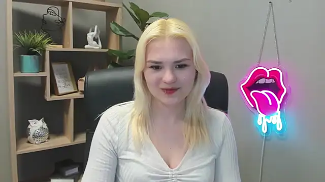 Snapshot of SweetLilyxo chatting on 04/29/26, 06:28 SweetLilyxo online show from 04/29/26, 06:28