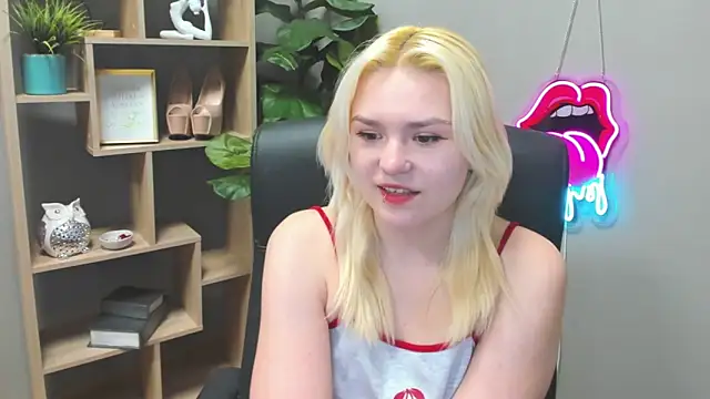 Snapshot of SweetLilyxo chatting on 03/27/26, 07:28 SweetLilyxo online show from 03/27/26, 07:28