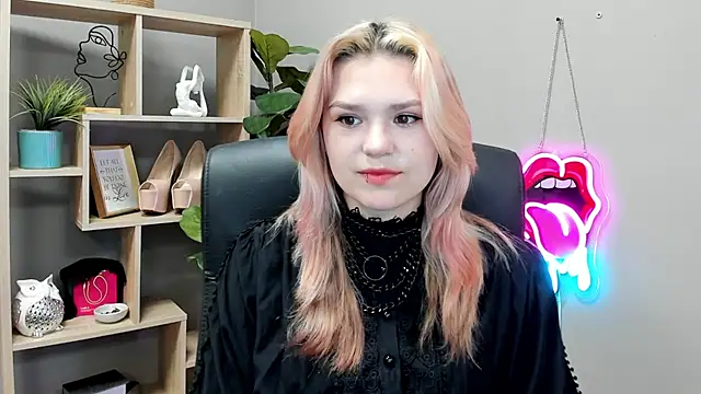 Snapshot of SweetLilyxo chatting on 07/06/26, 07:04 SweetLilyxo online show from 07/06/26, 07:04