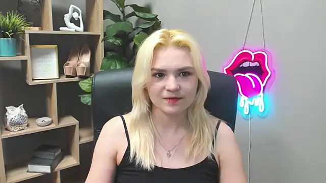 Snapshot of SweetLilyxo chatting on 03/25/26, 07:30 SweetLilyxo online show from 03/25/26, 07:30