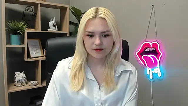 Snapshot of SweetLilyxo chatting on 05/19/26, 01:29 SweetLilyxo online show from 05/19/26, 01:29