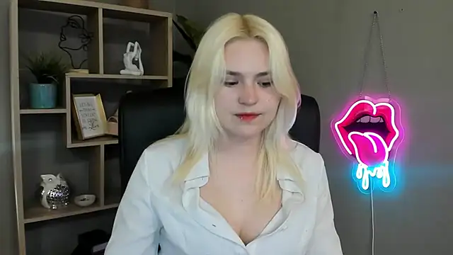 Snapshot of SweetLilyxo chatting on 05/12/26, 01:28 SweetLilyxo online show from 05/12/26, 01:28