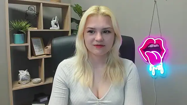 Snapshot of SweetLilyxo chatting on 05/06/26, 06:28 SweetLilyxo online show from 05/06/26, 06:28