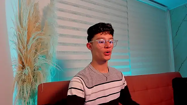 Snapshot of Patrick_Howland_ chatting on 03/01/26, 03:39 Patrick Howland online show from 03/01/26, 03:39