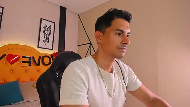 Snapshot of Mike_Conors chatting on 02/17/26, 01:36 Mike Conors online show from 02/17/26, 01:36