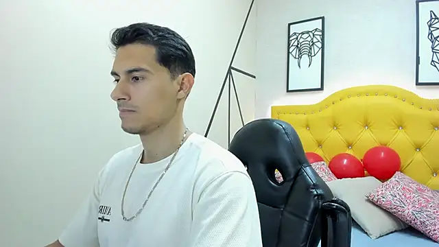 Snapshot of Mike_Conors chatting on 02/20/26, 01:57 Mike Conors online show from 02/20/26, 01:57