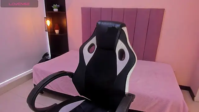 Raven love online show from 02/12/26, 08:19