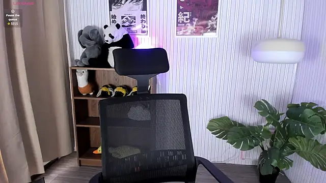 Laukyubey1 online show from 04/13/26, 08:24