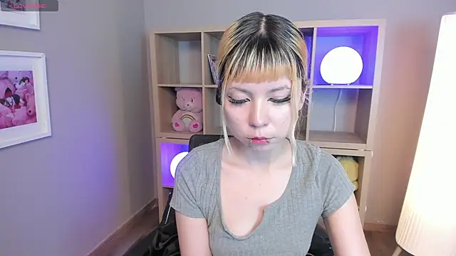 Laukyubey1 online show from 04/15/26, 10:21