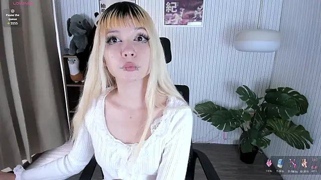 Laukyubey1 online show from 04/08/26, 07:37