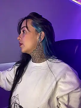 Snapshot of Annie_Alicee chatting on 03/10/26, 01:48 Annie Alicee online show from 03/10/26, 01:48