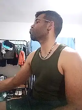 Snapshot of thom_1 chatting on 02/16/26, 01:59 thom 1 online show from 02/16/26, 01:59