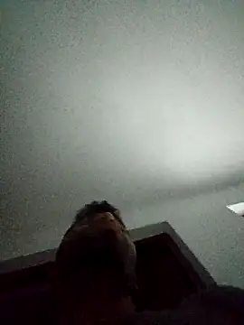 Snapshot of thom_1 chatting on 02/20/26, 01:24 thom 1 online show from 02/20/26, 01:24